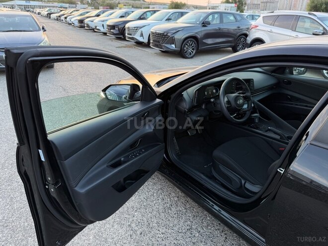 Hyundai Elantra 2025, 9,500 km - 2.0 л - Bakı