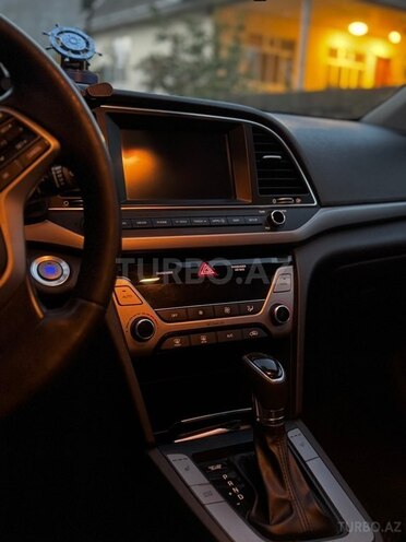Hyundai Elantra 2016, 241,402 km - 2.0 l - Lənkəran