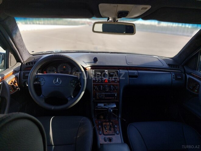 Mercedes E 270 1999, 358,880 km - 2.7 l - Bakı
