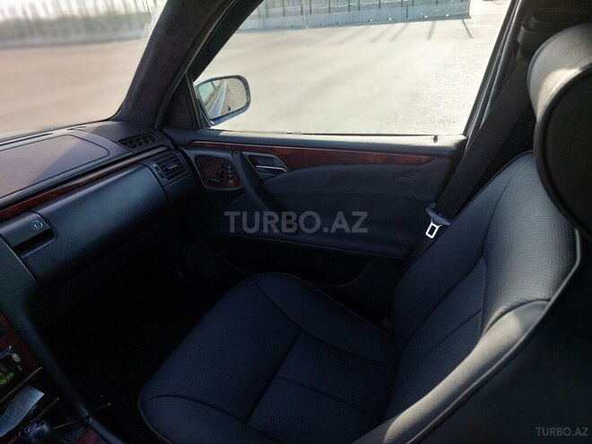 Mercedes E 270 1999, 358,880 km - 2.7 l - Bakı