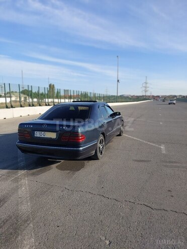 Mercedes E 270 1999, 358,880 km - 2.7 l - Bakı