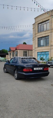 Mercedes E 240 2000, 355,000 km - 2.4 л - Tovuz