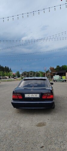 Mercedes E 240 2000, 355,000 km - 2.4 л - Tovuz