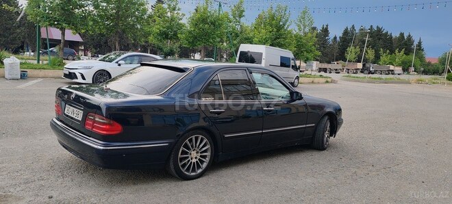 Mercedes E 240 2000, 355,000 km - 2.4 л - Tovuz