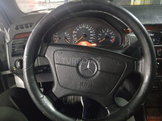 Mercedes E 240 1999, 425,000 km - 2.4 l - Bakı