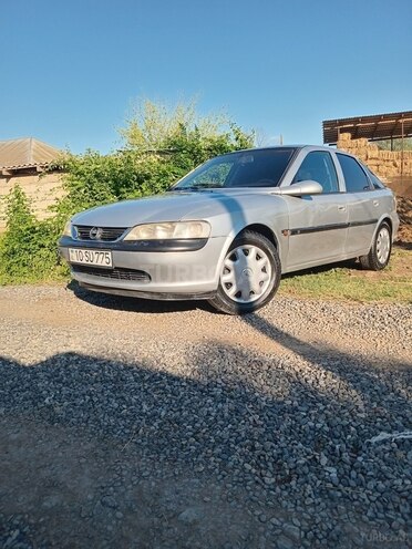 Opel Vectra 1997, 345,555 km - 1.8 l - Saatlı