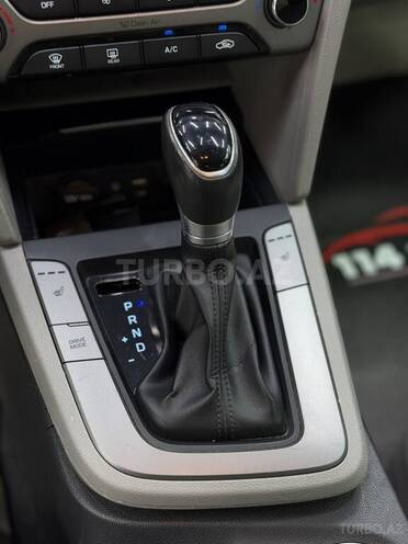 Hyundai Elantra 2017, 132,790 km - 2.0 l - Bakı