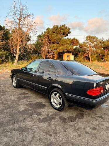 Mercedes E 240 1998, 284,000 km - 2.4 l - Bakı