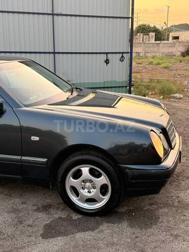 Mercedes E 240 1998, 284,000 km - 2.4 l - Bakı