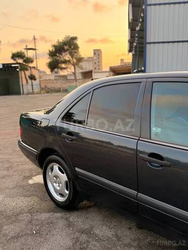 Mercedes E 240 1998, 284,000 km - 2.4 l - Bakı