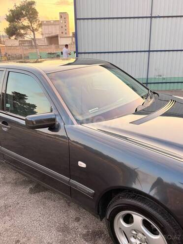 Mercedes E 240 1998, 284,000 km - 2.4 l - Bakı