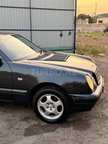 Mercedes E 240 1998, 284,000 km - 2.4 l - Bakı