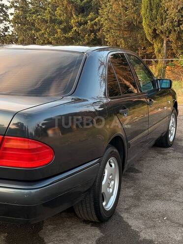 Mercedes E 240 1998, 284,000 km - 2.4 l - Bakı