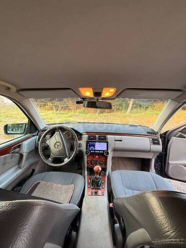 Mercedes E 240 1998, 284,000 km - 2.4 l - Bakı