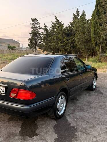 Mercedes E 240 1998, 284,000 km - 2.4 l - Bakı