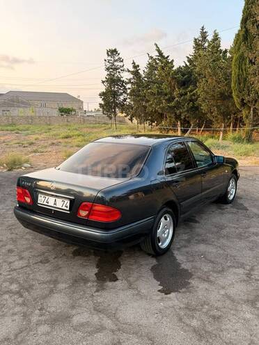 Mercedes E 240 1998, 284,000 km - 2.4 l - Bakı