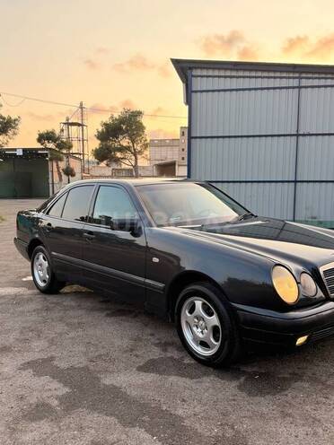 Mercedes E 240 1998, 284,000 km - 2.4 l - Bakı