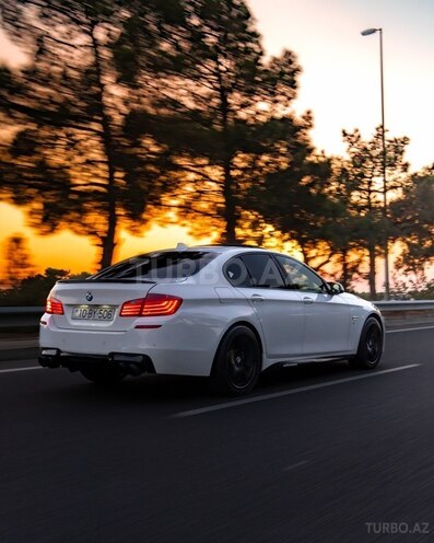 BMW 528 2014, 300,000 km - 2.0 л - Bakı