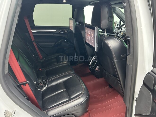 Porsche Cayenne Turbo 2016, 133,000 km - 4.8 л - Bakı
