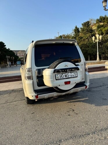 Mitsubishi Pajero 2011, 238,400 km - 3.5 л - Bakı