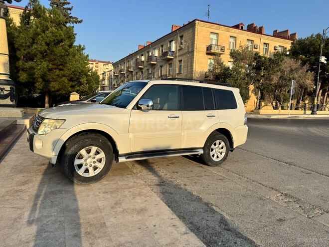 Mitsubishi Pajero 2011, 238,400 km - 3.5 л - Bakı