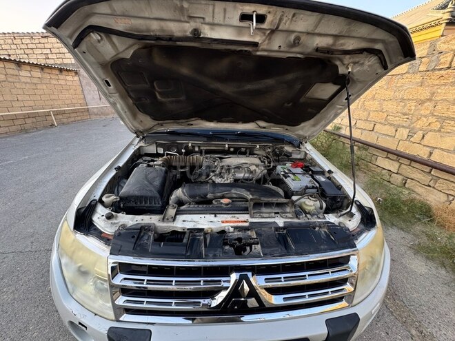 Mitsubishi Pajero 2011, 238,400 km - 3.5 л - Bakı
