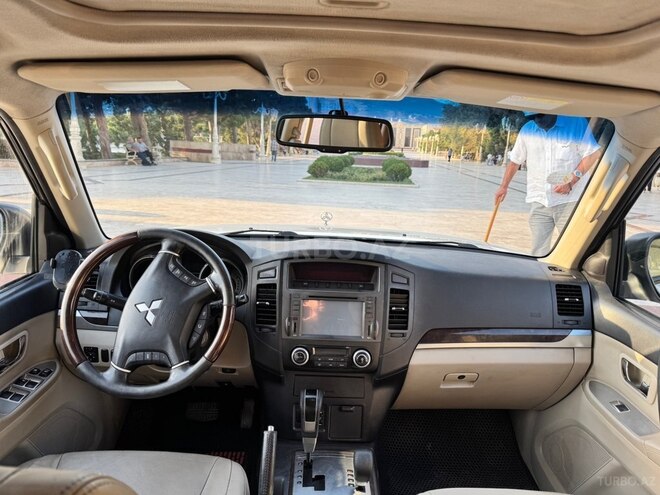 Mitsubishi Pajero 2011, 238,400 km - 3.5 л - Bakı