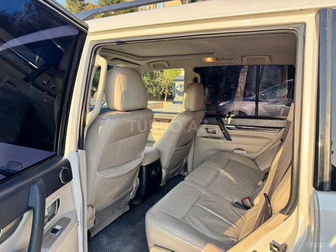 Mitsubishi Pajero 2011, 238,400 km - 3.5 л - Bakı