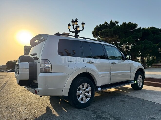 Mitsubishi Pajero 2011, 238,400 km - 3.5 л - Bakı