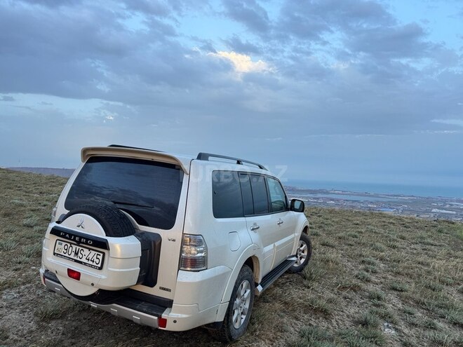 Mitsubishi Pajero 2011, 238,400 km - 3.5 л - Bakı