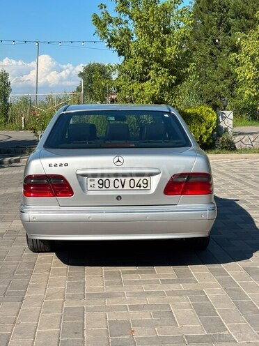Mercedes E 220 2000, 345,000 km - 2.2 l - Sabirabad