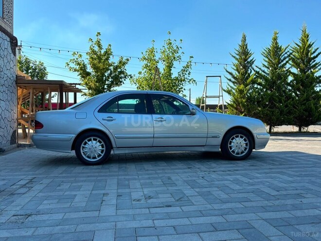 Mercedes E 220 2000, 345,000 km - 2.2 l - Sabirabad