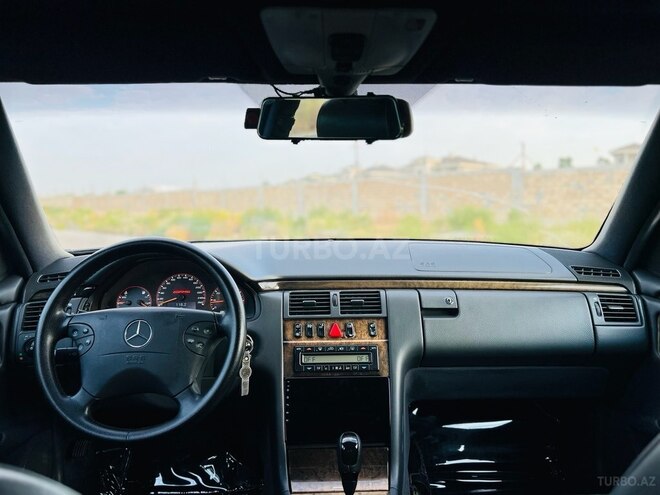 Mercedes E 280 2001, 320,500 km - 2.8 l - Bakı