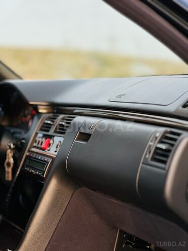 Mercedes E 280 2001, 320,500 km - 2.8 l - Bakı