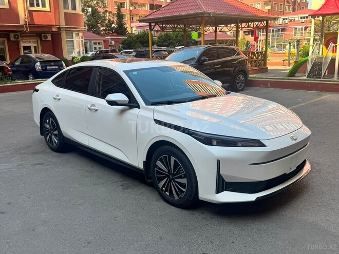 Changan Qiyuan A05 2025, 25,000 km - 1.5 л - Bakı