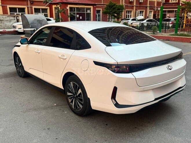 Changan Qiyuan A05 2025, 25,000 km - 1.5 л - Bakı