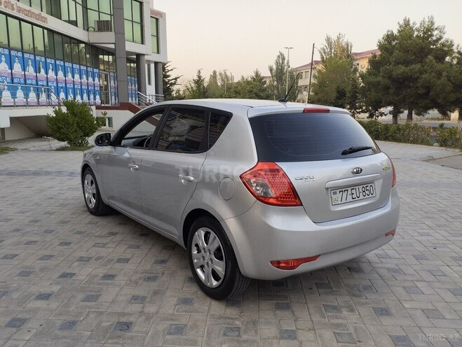 Kia Ceed 2011, 271,000 km - 1.4 l - Sumqayıt