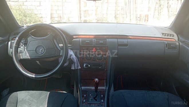Mercedes E 250 1996, 435,000 km - 2.5 l - Bakı