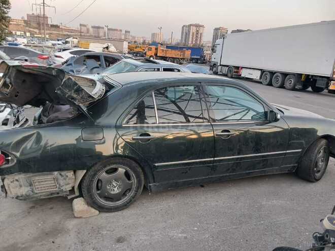 Mercedes E 320 1999, 290,000 km - 3.2 l - Bakı