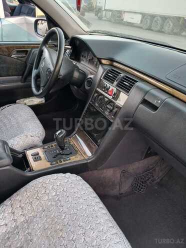 Mercedes E 320 1999, 290,000 km - 3.2 l - Bakı