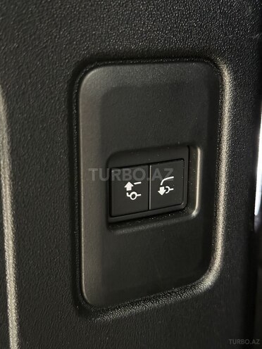 Land Rover Defender 2023, 27,000 km - 3.0 l - Bakı