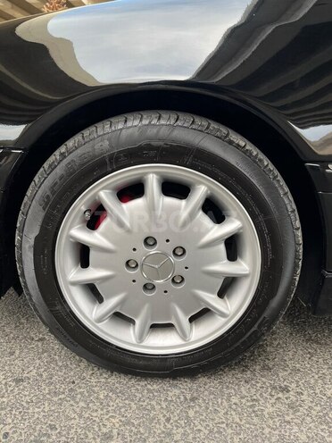 Mercedes C 240 1998, 300,000 km - 2.4 л - Yevlax