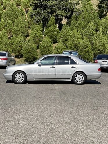 Mercedes E 240 1999, 499,999 km - 2.4 l - Bakı