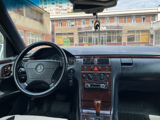 Mercedes E 230 1996, 331,000 km - 2.3 л - Bakı