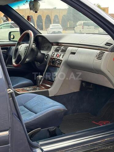 Mercedes E 230 1996, 296,000 km - 2.3 l - Bakı