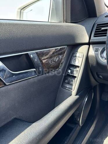 Mercedes C 200 2009, 348,000 km - 2.2 l - Bakı