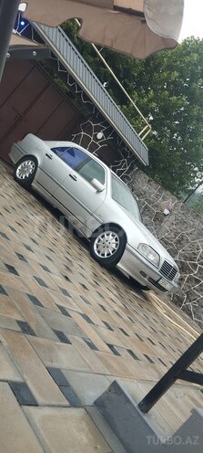 Mercedes C 220 2000, 380,000 km - 2.2 л - Saatlı