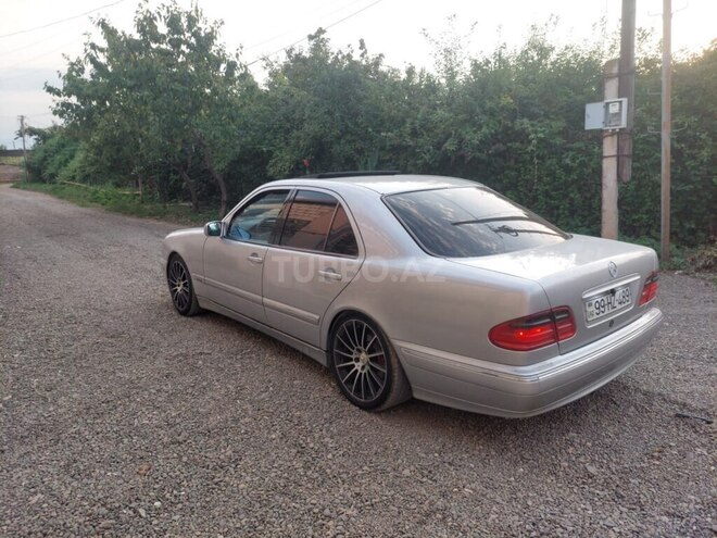 Mercedes E 280 2001, 356,000 km - 2.8 l - Qazax