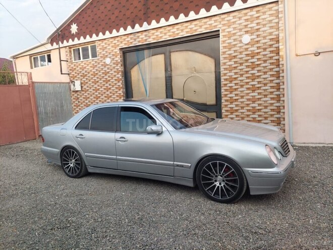Mercedes E 280 2001, 356,000 km - 2.8 l - Qazax