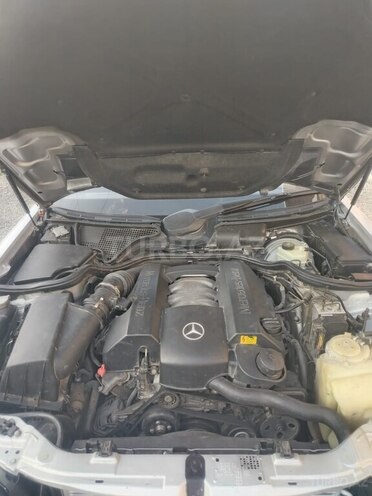 Mercedes E 280 2001, 356,000 km - 2.8 l - Qazax